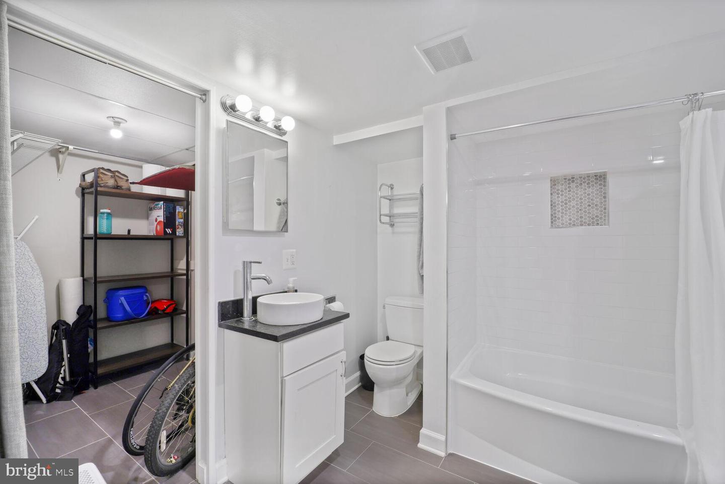 2923 LANDOVER ST, ALEXANDRIA, Virginia 22305, 3 Bedrooms Bedrooms, ,2 BathroomsBathrooms,Residential,For sale,2923 LANDOVER ST,VAAX2046376 MLS # VAAX2046376