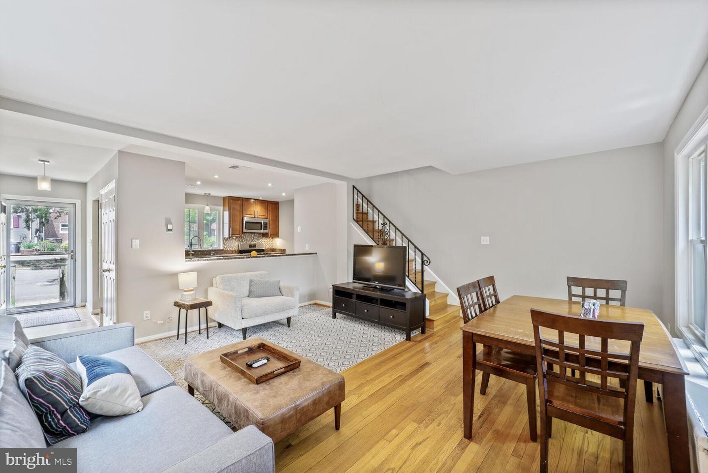2923 LANDOVER ST, ALEXANDRIA, Virginia 22305, 3 Bedrooms Bedrooms, ,2 BathroomsBathrooms,Residential,For sale,2923 LANDOVER ST,VAAX2046376 MLS # VAAX2046376