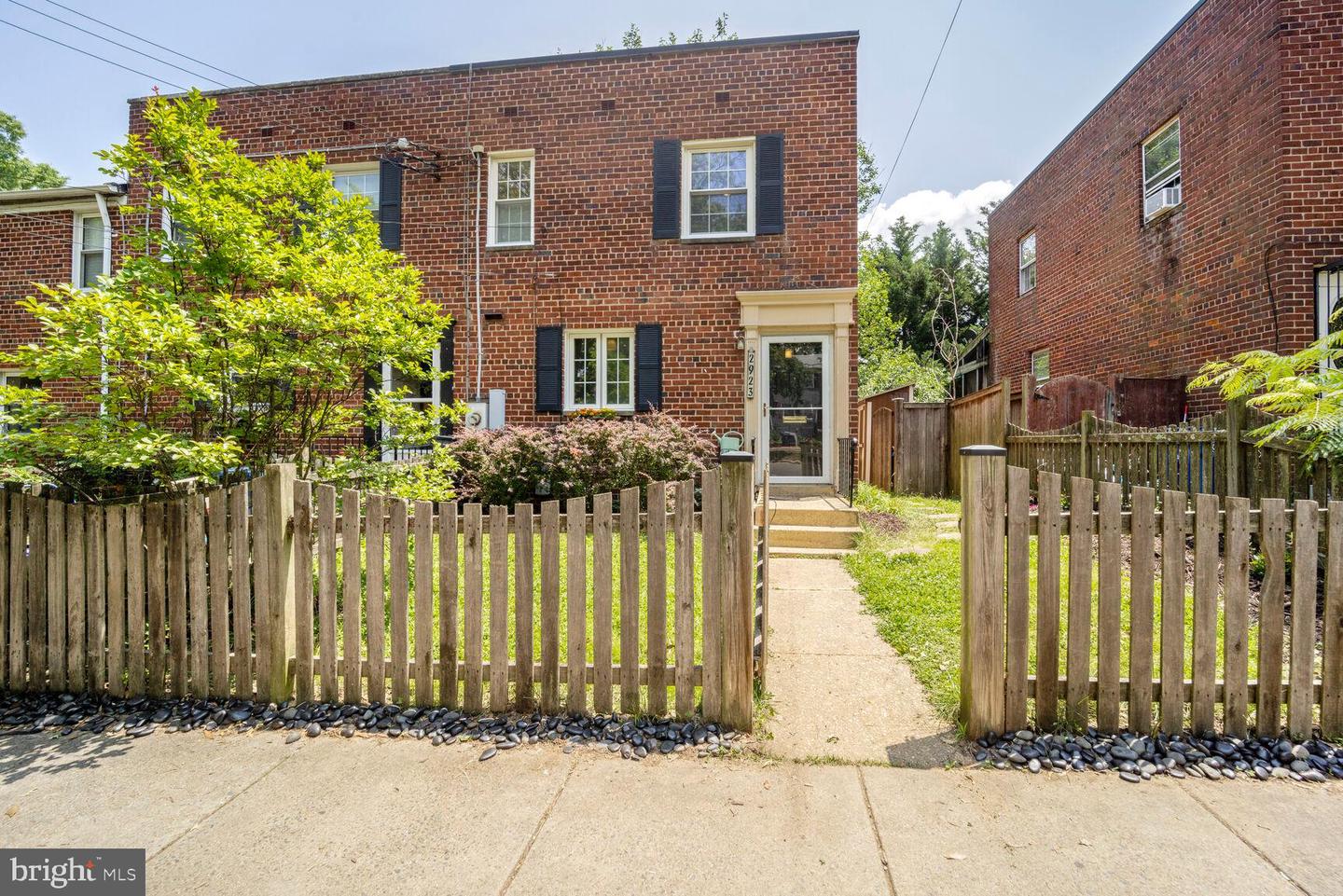2923 LANDOVER ST, ALEXANDRIA, Virginia 22305, 3 Bedrooms Bedrooms, ,2 BathroomsBathrooms,Residential,For sale,2923 LANDOVER ST,VAAX2046376 MLS # VAAX2046376