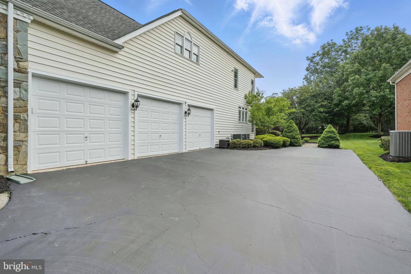 6033 TINLEY MILL DR, HAYMARKET, Virginia 20169, 4 Bedrooms Bedrooms, ,4 BathroomsBathrooms,Residential,For sale,6033 TINLEY MILL DR,VAPW2096804 MLS # VAPW2096804