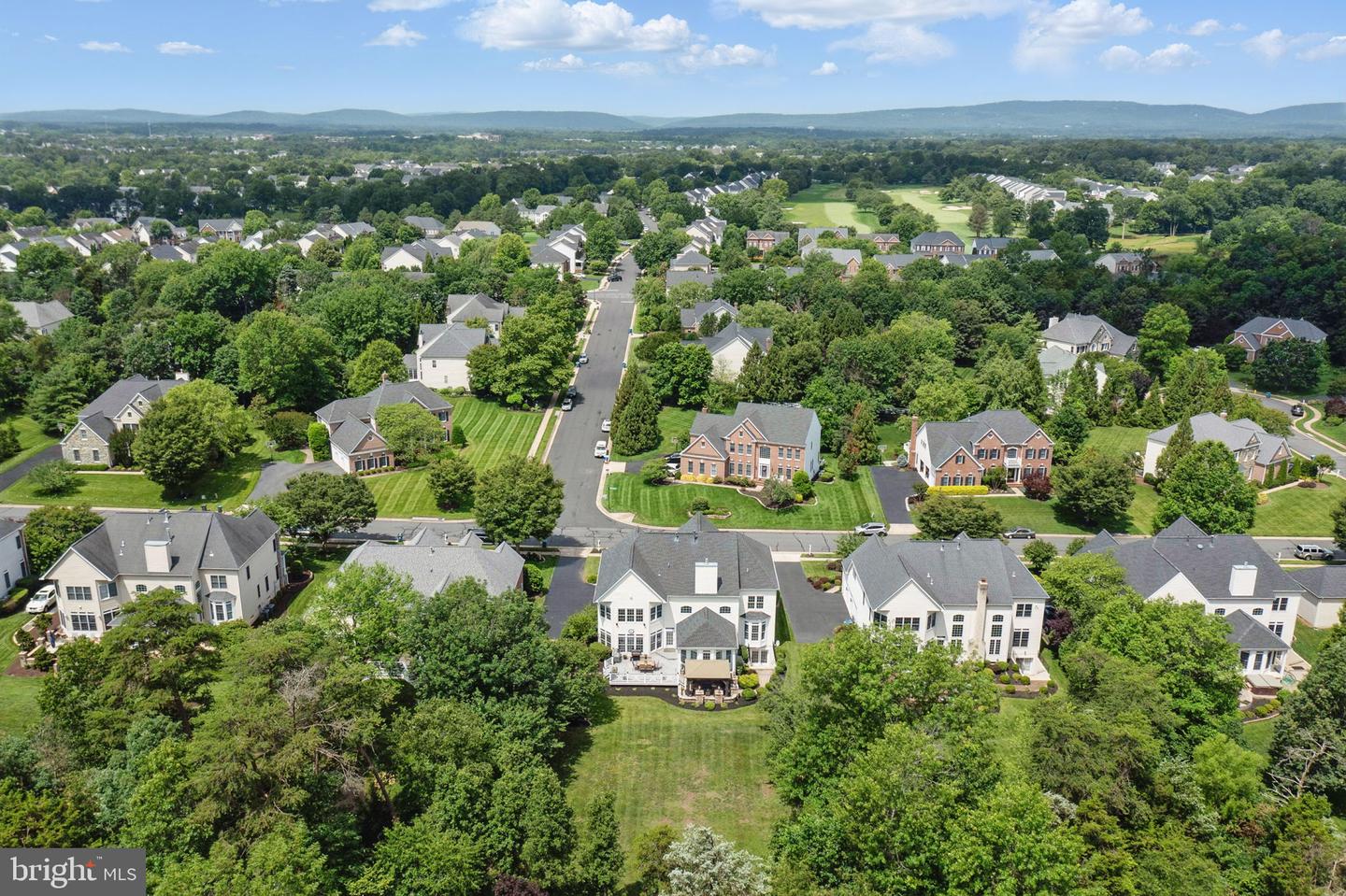 6033 TINLEY MILL DR, HAYMARKET, Virginia 20169, 4 Bedrooms Bedrooms, ,4 BathroomsBathrooms,Residential,For sale,6033 TINLEY MILL DR,VAPW2096804 MLS # VAPW2096804