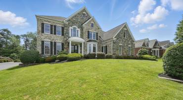 6033 TINLEY MILL DR, HAYMARKET, Virginia 20169, 4 Bedrooms Bedrooms, ,4 BathroomsBathrooms,Residential,For sale,6033 TINLEY MILL DR,VAPW2096804 MLS # VAPW2096804