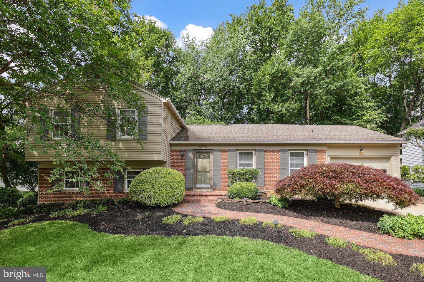 9528 WALLINGFORD DR, BURKE, Virginia 22015, 4 Bedrooms Bedrooms, ,3 BathroomsBathrooms,Residential,For sale,9528 WALLINGFORD DR,VAFX2246784 MLS # VAFX2246784