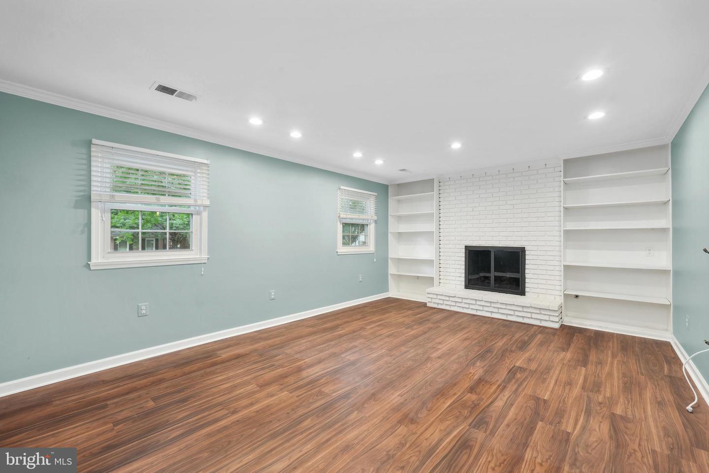 9528 WALLINGFORD DR, BURKE, Virginia 22015, 4 Bedrooms Bedrooms, ,3 BathroomsBathrooms,Residential,For sale,9528 WALLINGFORD DR,VAFX2246784 MLS # VAFX2246784