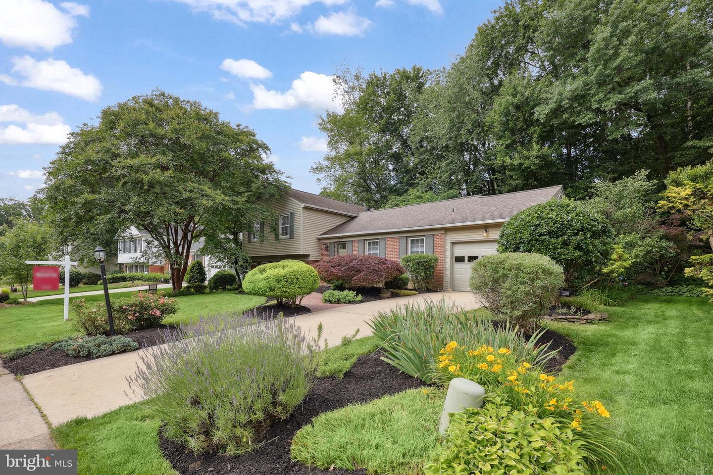 9528 WALLINGFORD DR, BURKE, Virginia 22015, 4 Bedrooms Bedrooms, ,3 BathroomsBathrooms,Residential,For sale,9528 WALLINGFORD DR,VAFX2246784 MLS # VAFX2246784
