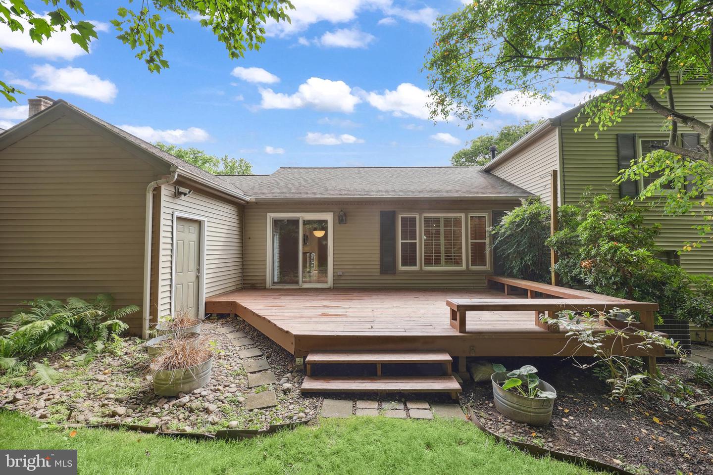 9528 WALLINGFORD DR, BURKE, Virginia 22015, 4 Bedrooms Bedrooms, ,3 BathroomsBathrooms,Residential,For sale,9528 WALLINGFORD DR,VAFX2246784 MLS # VAFX2246784