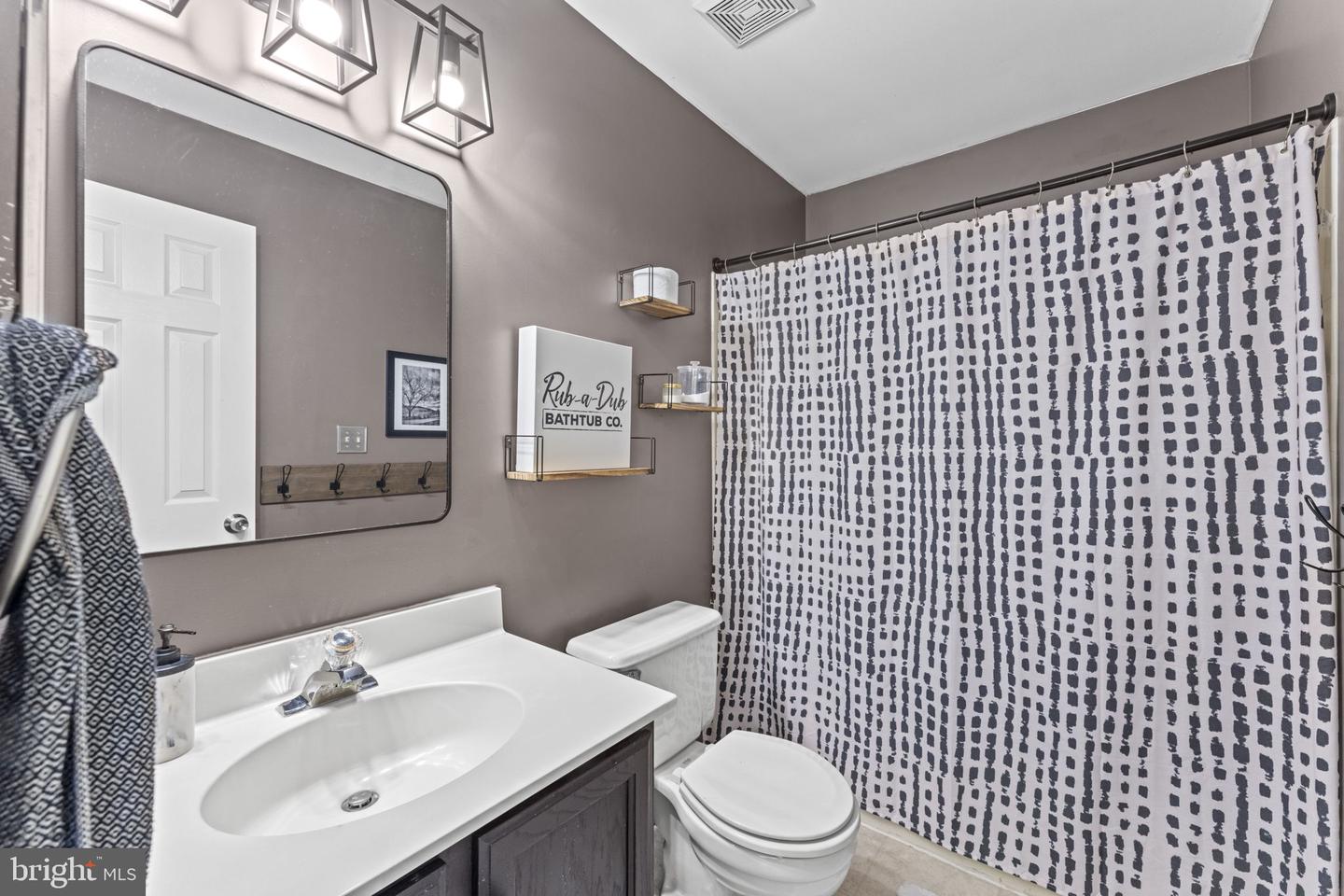 6082 CLAY SPUR CT, CENTREVILLE, Virginia 20121, 3 Bedrooms Bedrooms, ,2 BathroomsBathrooms,Residential,For sale,6082 CLAY SPUR CT,VAFX2246806 MLS # VAFX2246806
