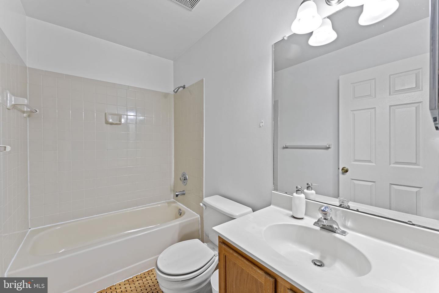 6082 CLAY SPUR CT, CENTREVILLE, Virginia 20121, 3 Bedrooms Bedrooms, ,2 BathroomsBathrooms,Residential,For sale,6082 CLAY SPUR CT,VAFX2246806 MLS # VAFX2246806