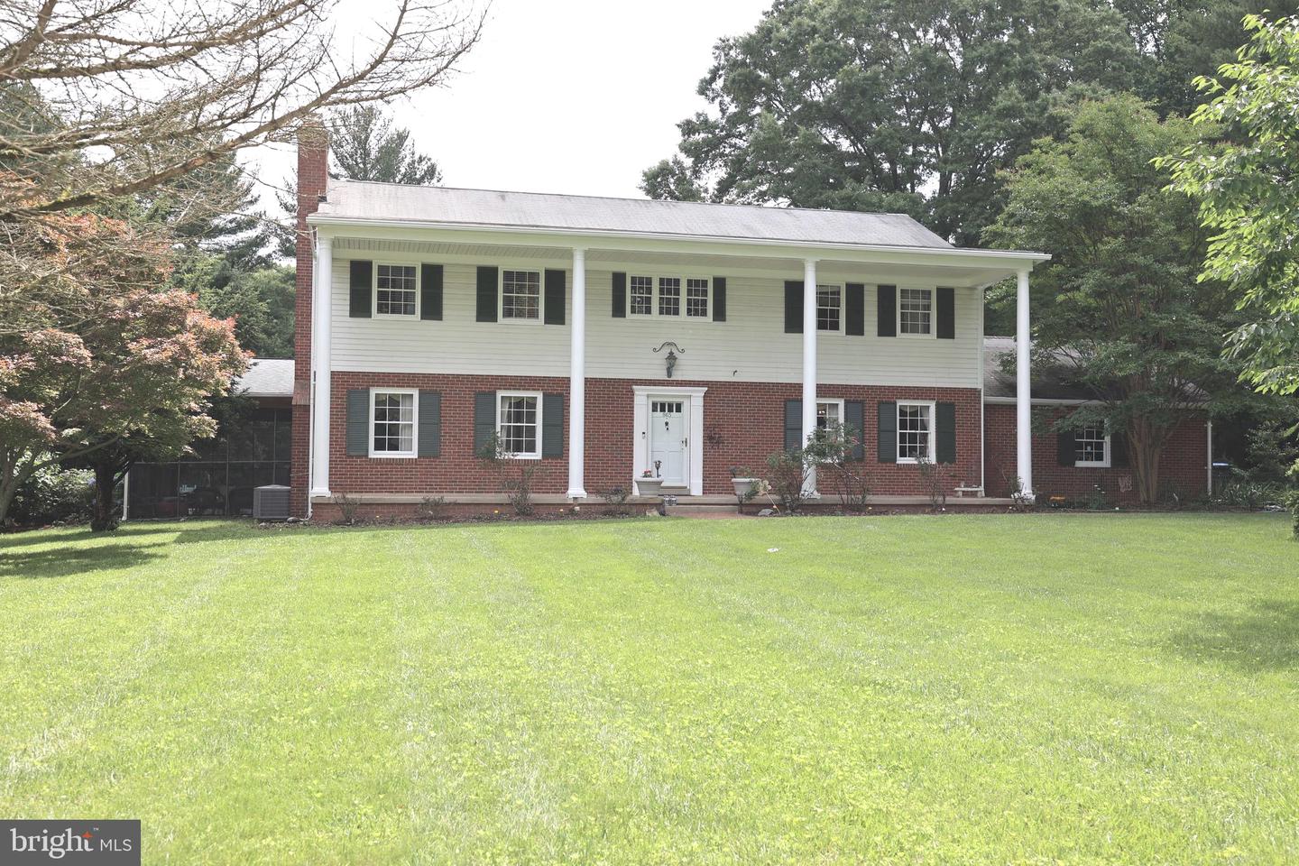 865 SENECA RD, GREAT FALLS, Virginia 22066, 4 Bedrooms Bedrooms, ,3 BathroomsBathrooms,Residential,For sale,865 SENECA RD,VAFX2246894 MLS # VAFX2246894