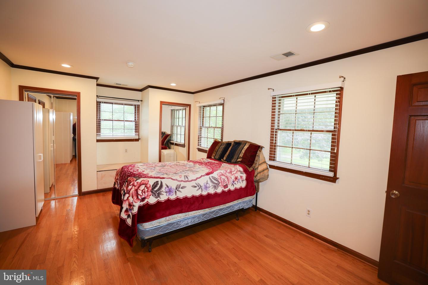 865 SENECA RD, GREAT FALLS, Virginia 22066, 4 Bedrooms Bedrooms, ,3 BathroomsBathrooms,Residential,For sale,865 SENECA RD,VAFX2246894 MLS # VAFX2246894