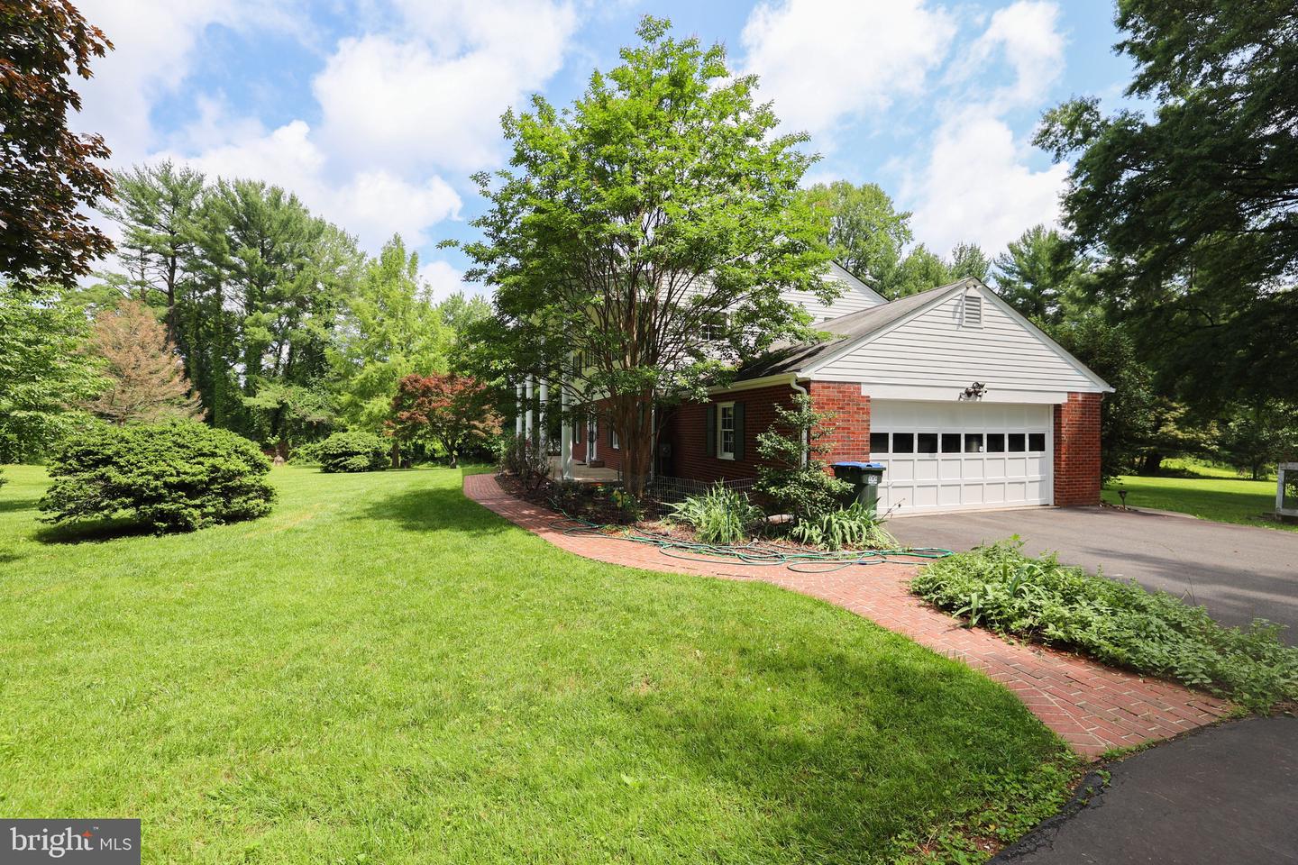 865 SENECA RD, GREAT FALLS, Virginia 22066, 4 Bedrooms Bedrooms, ,3 BathroomsBathrooms,Residential,For sale,865 SENECA RD,VAFX2246894 MLS # VAFX2246894