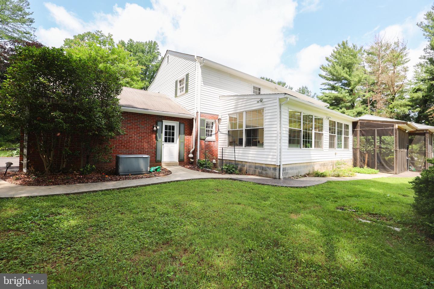 865 SENECA RD, GREAT FALLS, Virginia 22066, 4 Bedrooms Bedrooms, ,3 BathroomsBathrooms,Residential,For sale,865 SENECA RD,VAFX2246894 MLS # VAFX2246894