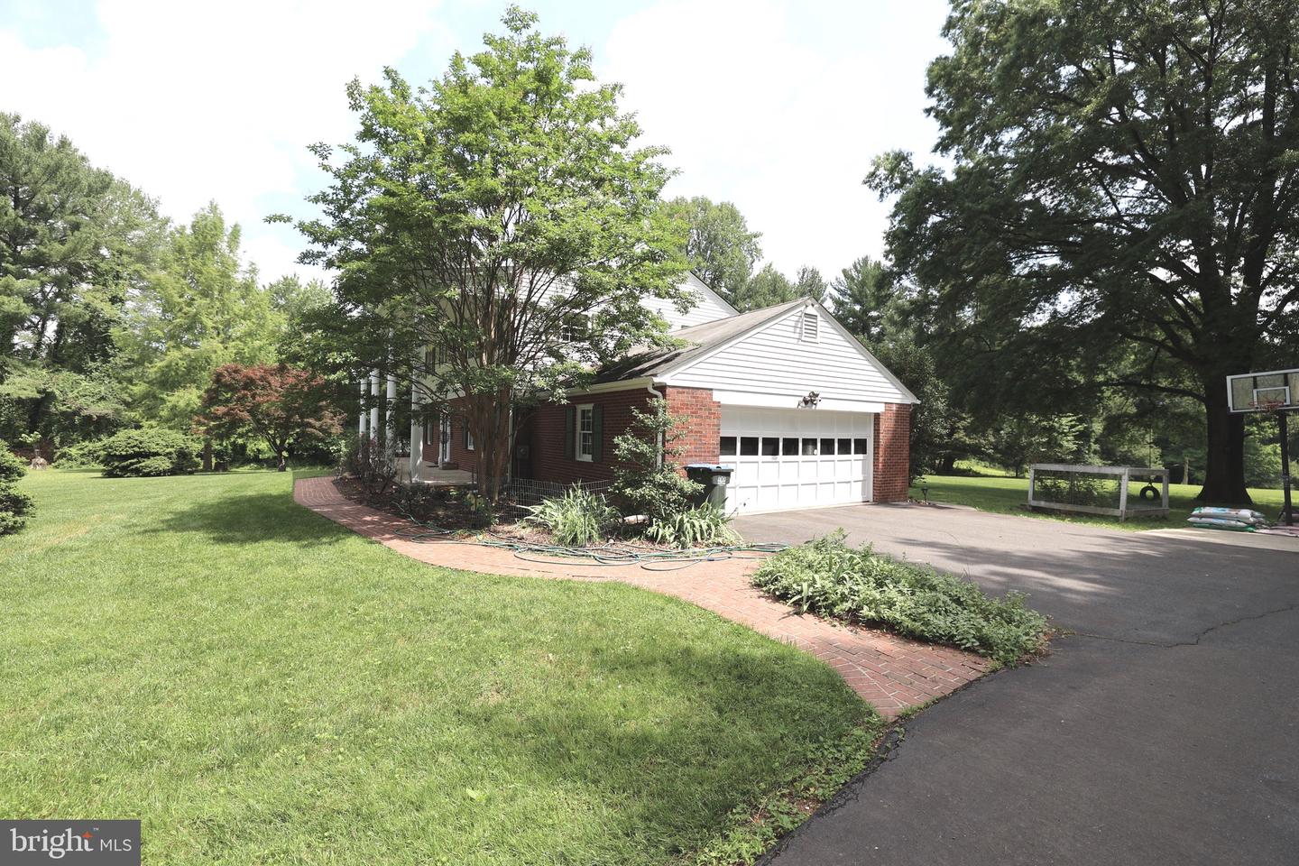 865 SENECA RD, GREAT FALLS, Virginia 22066, 4 Bedrooms Bedrooms, ,3 BathroomsBathrooms,Residential,For sale,865 SENECA RD,VAFX2246894 MLS # VAFX2246894