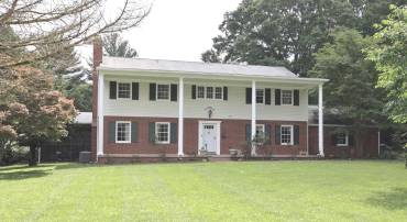 865 SENECA RD, GREAT FALLS, Virginia 22066, 4 Bedrooms Bedrooms, ,3 BathroomsBathrooms,Residential,For sale,865 SENECA RD,VAFX2246894 MLS # VAFX2246894