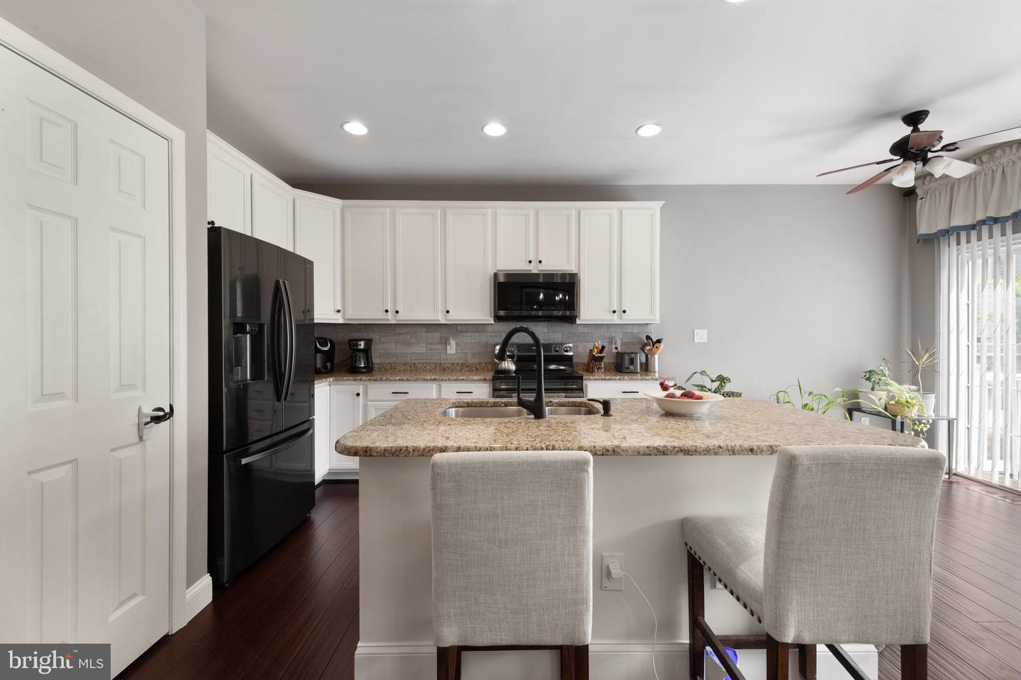 25198 LARKS TER, CHANTILLY, Virginia 20152, 3 Bedrooms Bedrooms, ,2 BathroomsBathrooms,Residential,For sale,25198 LARKS TER,VALO2099384 MLS # VALO2099384
