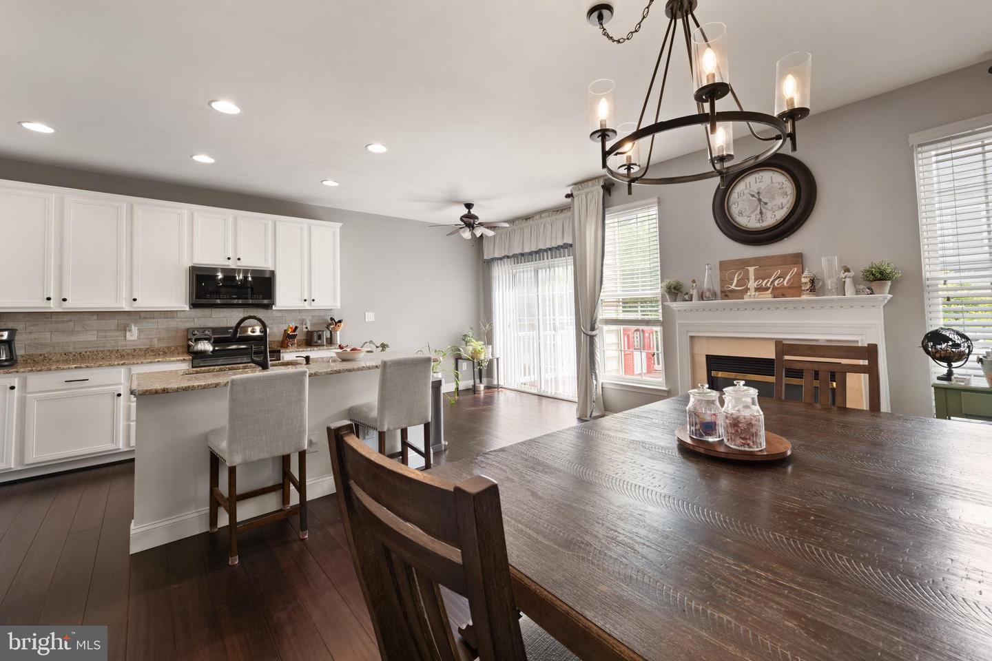 25198 LARKS TER, CHANTILLY, Virginia 20152, 3 Bedrooms Bedrooms, ,2 BathroomsBathrooms,Residential,For sale,25198 LARKS TER,VALO2099384 MLS # VALO2099384