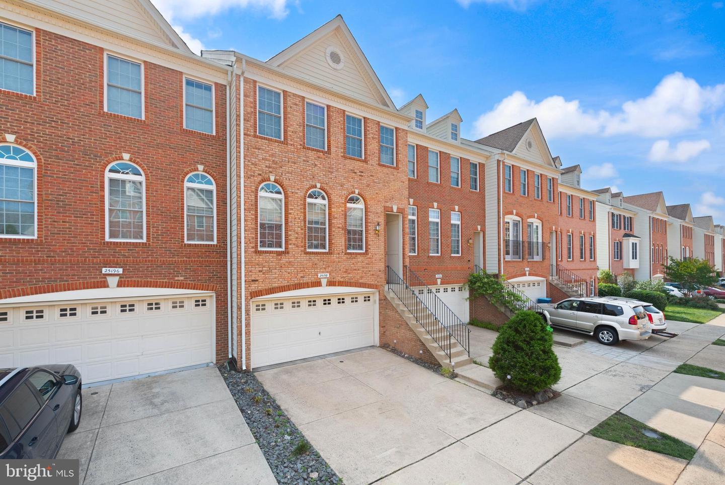 25198 LARKS TER, CHANTILLY, Virginia 20152, 3 Bedrooms Bedrooms, ,2 BathroomsBathrooms,Residential,For sale,25198 LARKS TER,VALO2099384 MLS # VALO2099384