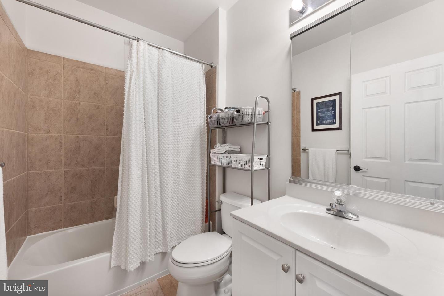 25198 LARKS TER, CHANTILLY, Virginia 20152, 3 Bedrooms Bedrooms, ,2 BathroomsBathrooms,Residential,For sale,25198 LARKS TER,VALO2099384 MLS # VALO2099384