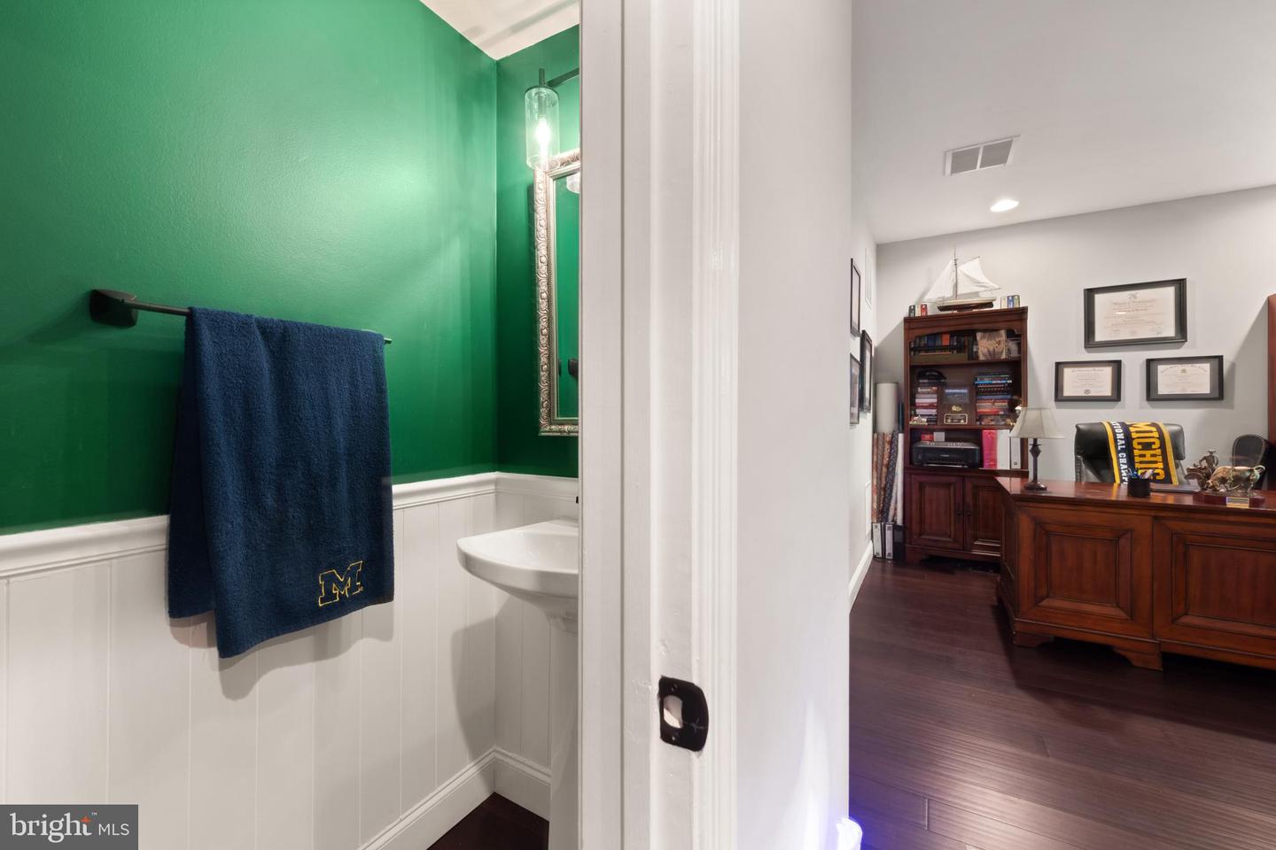 25198 LARKS TER, CHANTILLY, Virginia 20152, 3 Bedrooms Bedrooms, ,2 BathroomsBathrooms,Residential,For sale,25198 LARKS TER,VALO2099384 MLS # VALO2099384