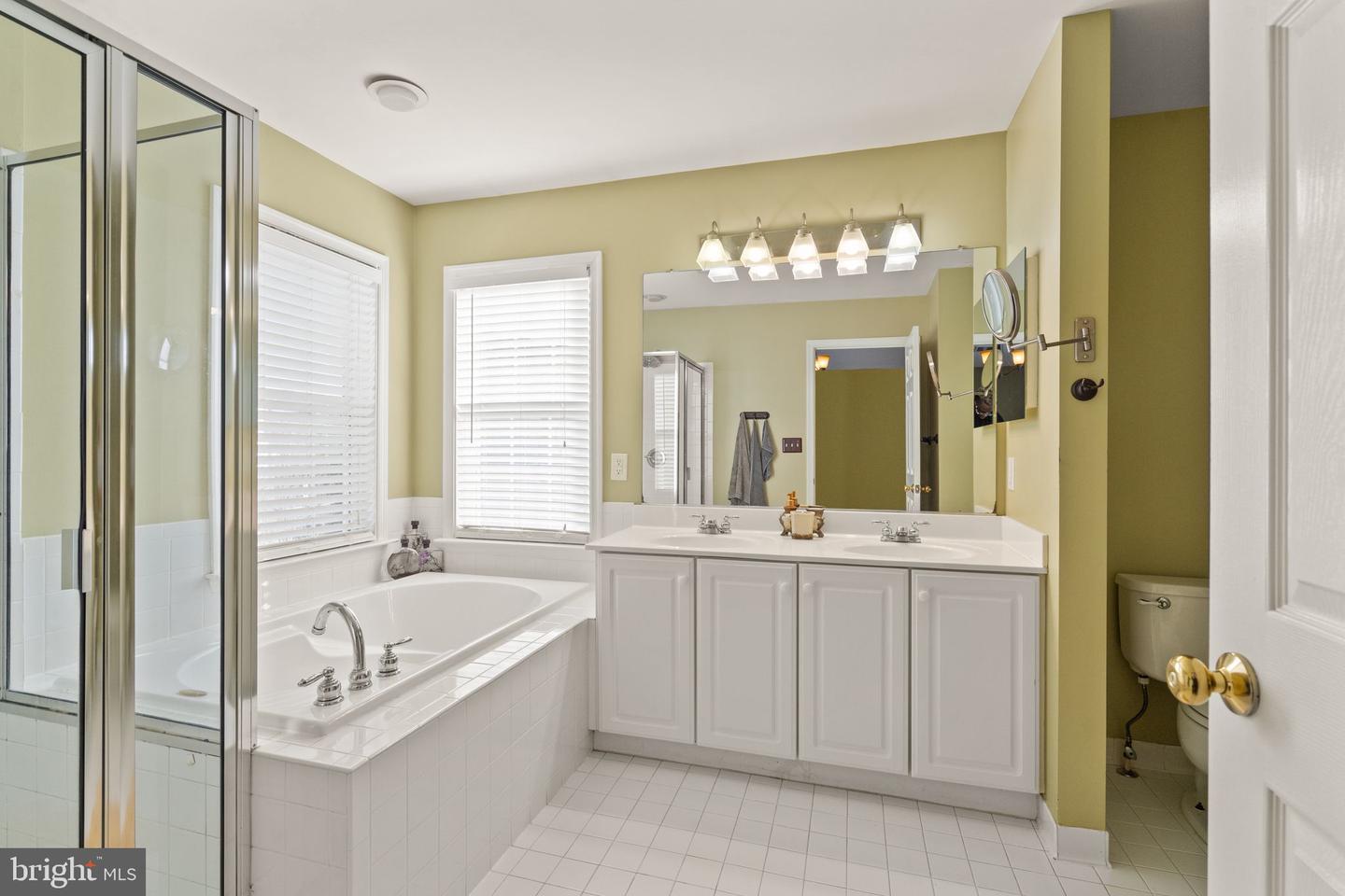 25336 RIPLEYS FIELD DR, CHANTILLY, Virginia 20152, 3 Bedrooms Bedrooms, ,3 BathroomsBathrooms,Residential,For sale,25336 RIPLEYS FIELD DR,VALO2099466 MLS # VALO2099466