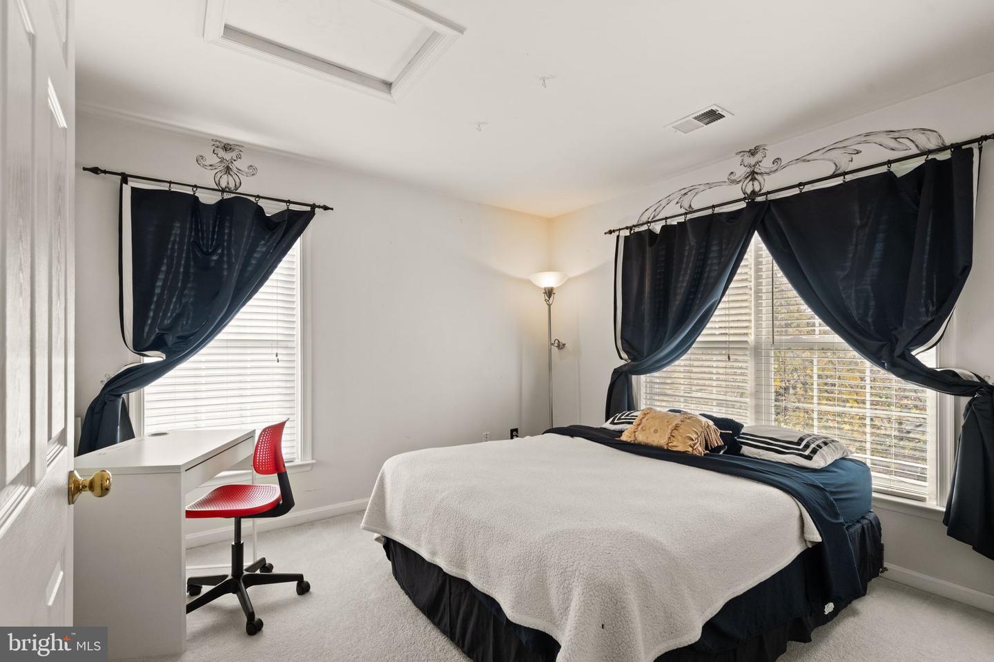 25336 RIPLEYS FIELD DR, CHANTILLY, Virginia 20152, 3 Bedrooms Bedrooms, ,3 BathroomsBathrooms,Residential,For sale,25336 RIPLEYS FIELD DR,VALO2099466 MLS # VALO2099466