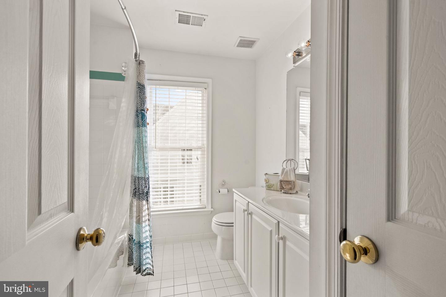25336 RIPLEYS FIELD DR, CHANTILLY, Virginia 20152, 3 Bedrooms Bedrooms, ,3 BathroomsBathrooms,Residential,For sale,25336 RIPLEYS FIELD DR,VALO2099466 MLS # VALO2099466