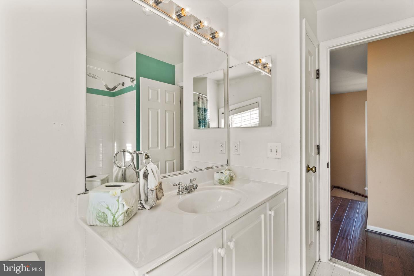 25336 RIPLEYS FIELD DR, CHANTILLY, Virginia 20152, 3 Bedrooms Bedrooms, ,3 BathroomsBathrooms,Residential,For sale,25336 RIPLEYS FIELD DR,VALO2099466 MLS # VALO2099466
