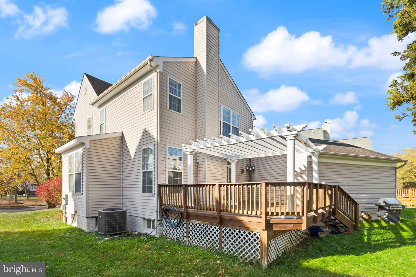 25336 RIPLEYS FIELD DR, CHANTILLY, Virginia 20152, 3 Bedrooms Bedrooms, ,3 BathroomsBathrooms,Residential,For sale,25336 RIPLEYS FIELD DR,VALO2099466 MLS # VALO2099466