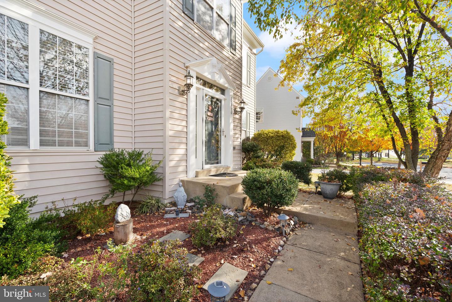 25336 RIPLEYS FIELD DR, CHANTILLY, Virginia 20152, 3 Bedrooms Bedrooms, ,3 BathroomsBathrooms,Residential,For sale,25336 RIPLEYS FIELD DR,VALO2099466 MLS # VALO2099466