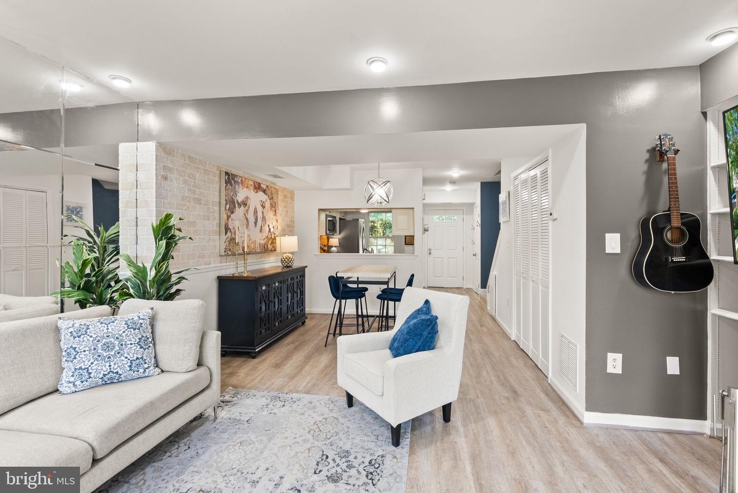 3342 LAKESIDE VIEW DR #4-2, FALLS CHURCH, Virginia 22041, 2 Bedrooms Bedrooms, ,2 BathroomsBathrooms,Residential,For sale,3342 LAKESIDE VIEW DR #4-2,VAFX2247044 MLS # VAFX2247044
