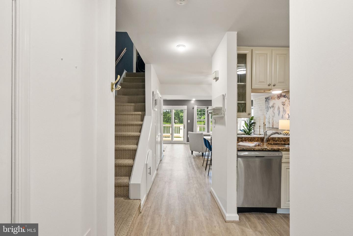 3342 LAKESIDE VIEW DR #4-2, FALLS CHURCH, Virginia 22041, 2 Bedrooms Bedrooms, ,2 BathroomsBathrooms,Residential,For sale,3342 LAKESIDE VIEW DR #4-2,VAFX2247044 MLS # VAFX2247044
