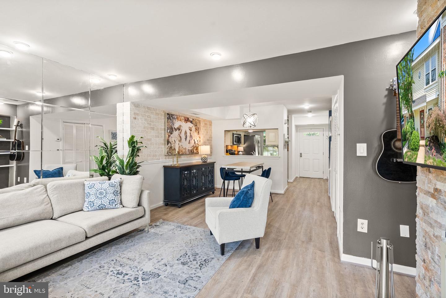 3342 LAKESIDE VIEW DR #4-2, FALLS CHURCH, Virginia 22041, 2 Bedrooms Bedrooms, ,2 BathroomsBathrooms,Residential,For sale,3342 LAKESIDE VIEW DR #4-2,VAFX2247044 MLS # VAFX2247044