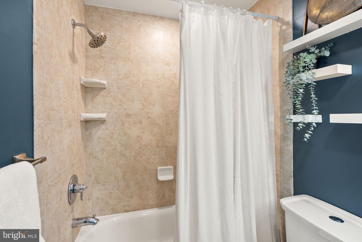 3342 LAKESIDE VIEW DR #4-2, FALLS CHURCH, Virginia 22041, 2 Bedrooms Bedrooms, ,2 BathroomsBathrooms,Residential,For sale,3342 LAKESIDE VIEW DR #4-2,VAFX2247044 MLS # VAFX2247044