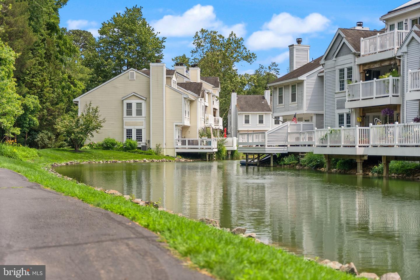 3342 LAKESIDE VIEW DR #4-2, FALLS CHURCH, Virginia 22041, 2 Bedrooms Bedrooms, ,2 BathroomsBathrooms,Residential,For sale,3342 LAKESIDE VIEW DR #4-2,VAFX2247044 MLS # VAFX2247044