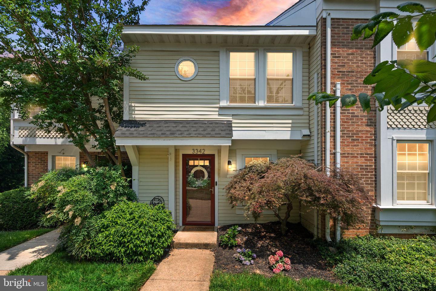3342 LAKESIDE VIEW DR #4-2, FALLS CHURCH, Virginia 22041, 2 Bedrooms Bedrooms, ,2 BathroomsBathrooms,Residential,For sale,3342 LAKESIDE VIEW DR #4-2,VAFX2247044 MLS # VAFX2247044