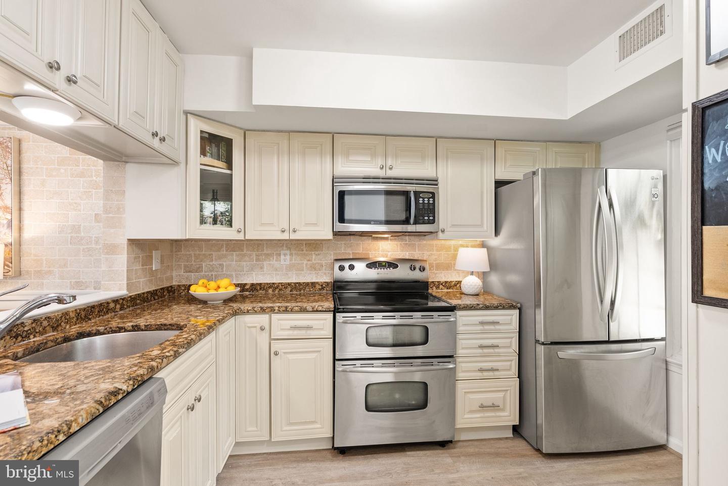 3342 LAKESIDE VIEW DR #4-2, FALLS CHURCH, Virginia 22041, 2 Bedrooms Bedrooms, ,2 BathroomsBathrooms,Residential,For sale,3342 LAKESIDE VIEW DR #4-2,VAFX2247044 MLS # VAFX2247044
