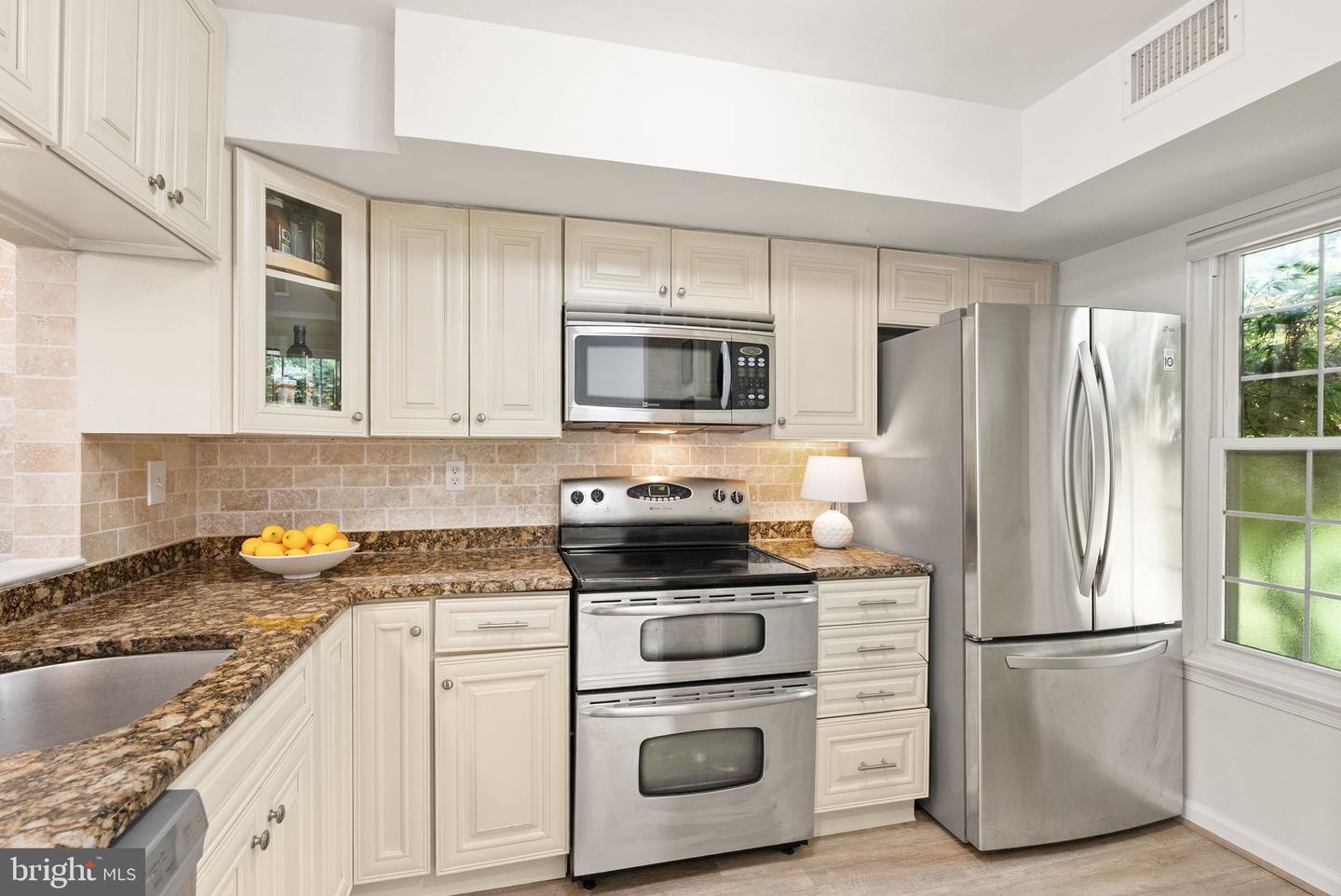 3342 LAKESIDE VIEW DR #4-2, FALLS CHURCH, Virginia 22041, 2 Bedrooms Bedrooms, ,2 BathroomsBathrooms,Residential,For sale,3342 LAKESIDE VIEW DR #4-2,VAFX2247044 MLS # VAFX2247044