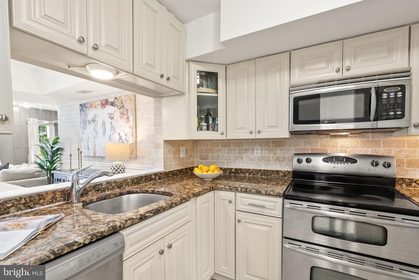 3342 LAKESIDE VIEW DR #4-2, FALLS CHURCH, Virginia 22041, 2 Bedrooms Bedrooms, ,2 BathroomsBathrooms,Residential,For sale,3342 LAKESIDE VIEW DR #4-2,VAFX2247044 MLS # VAFX2247044