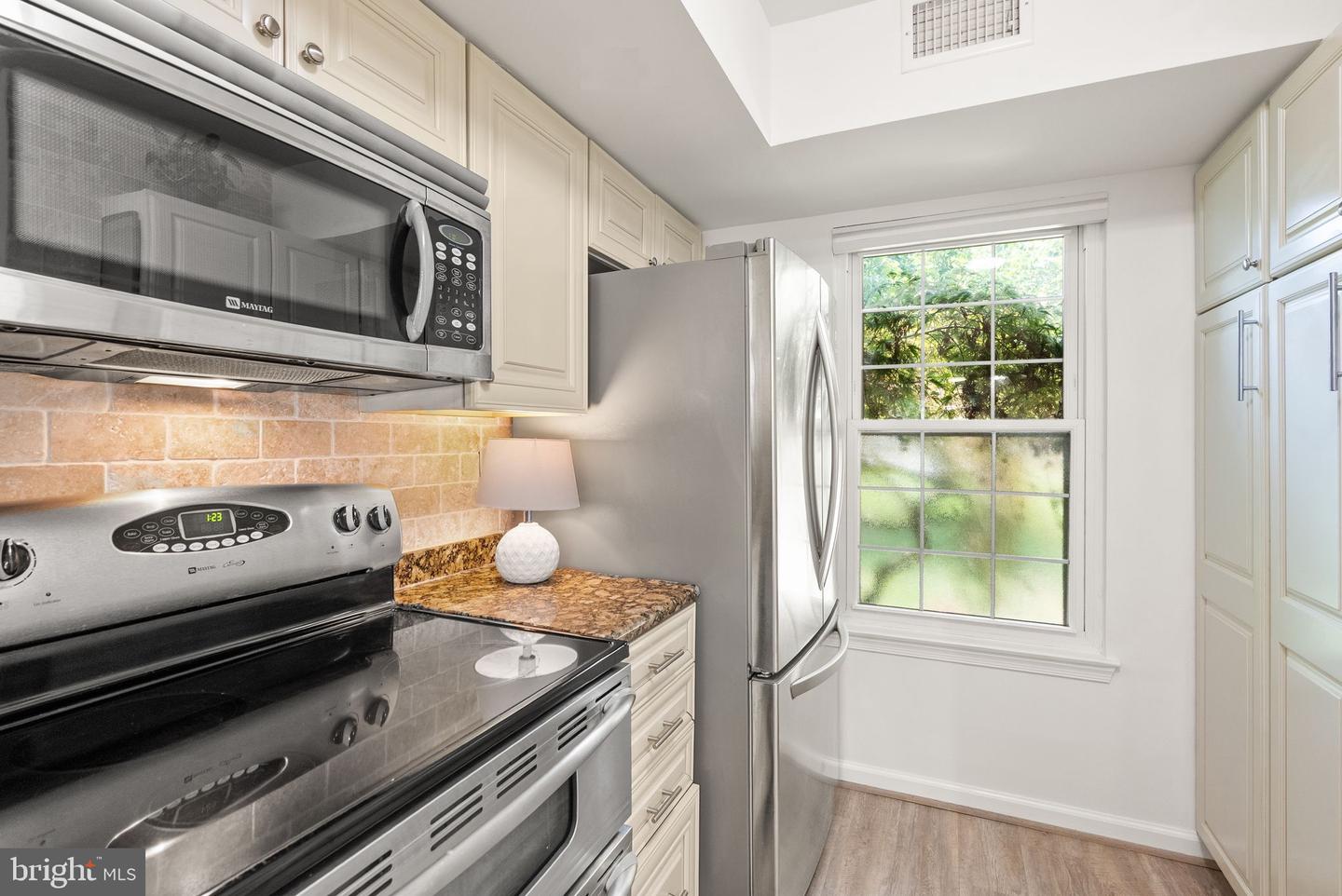 3342 LAKESIDE VIEW DR #4-2, FALLS CHURCH, Virginia 22041, 2 Bedrooms Bedrooms, ,2 BathroomsBathrooms,Residential,For sale,3342 LAKESIDE VIEW DR #4-2,VAFX2247044 MLS # VAFX2247044