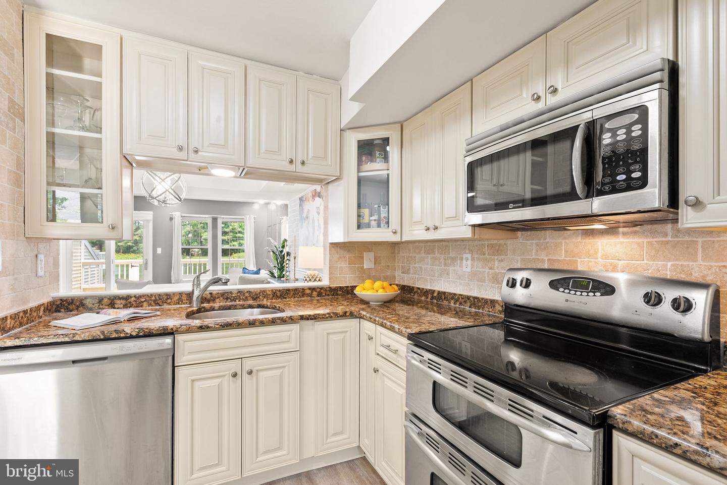 3342 LAKESIDE VIEW DR #4-2, FALLS CHURCH, Virginia 22041, 2 Bedrooms Bedrooms, ,2 BathroomsBathrooms,Residential,For sale,3342 LAKESIDE VIEW DR #4-2,VAFX2247044 MLS # VAFX2247044