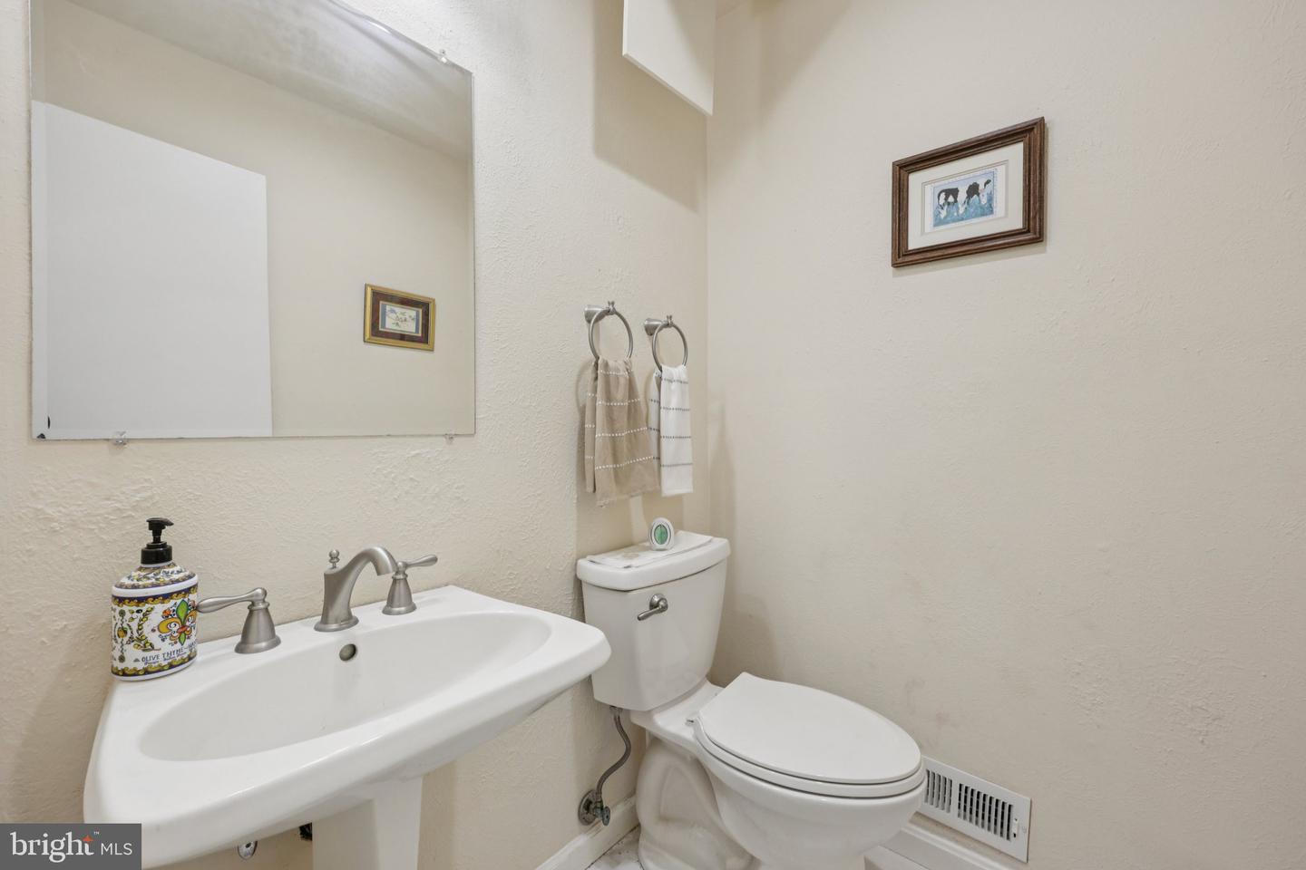 28 CLIFF RD, FRONT ROYAL, Virginia 22630, 3 Bedrooms Bedrooms, ,3 BathroomsBathrooms,Residential,For sale,28 CLIFF RD,VAWR2011432 MLS # VAWR2011432