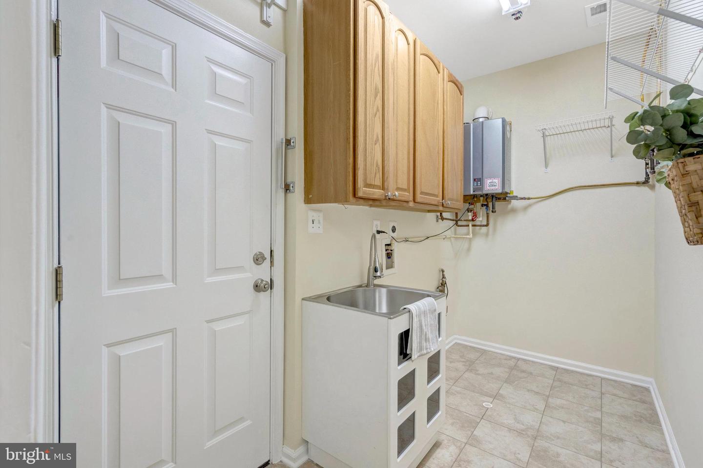 13717 CURRANT LOOP, GAINESVILLE, Virginia 20155, 3 Bedrooms Bedrooms, ,3 BathroomsBathrooms,Residential,For sale,13717 CURRANT LOOP,VAPW2096930 MLS # VAPW2096930