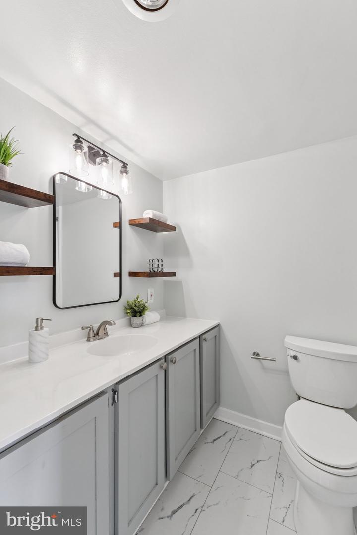 4600 S FOUR MILE RUN DR #526, ARLINGTON, Virginia 22204, 1 Bedroom Bedrooms, ,1 BathroomBathrooms,Residential,For sale,4600 S FOUR MILE RUN DR #526,VAAR2059208 MLS # VAAR2059208