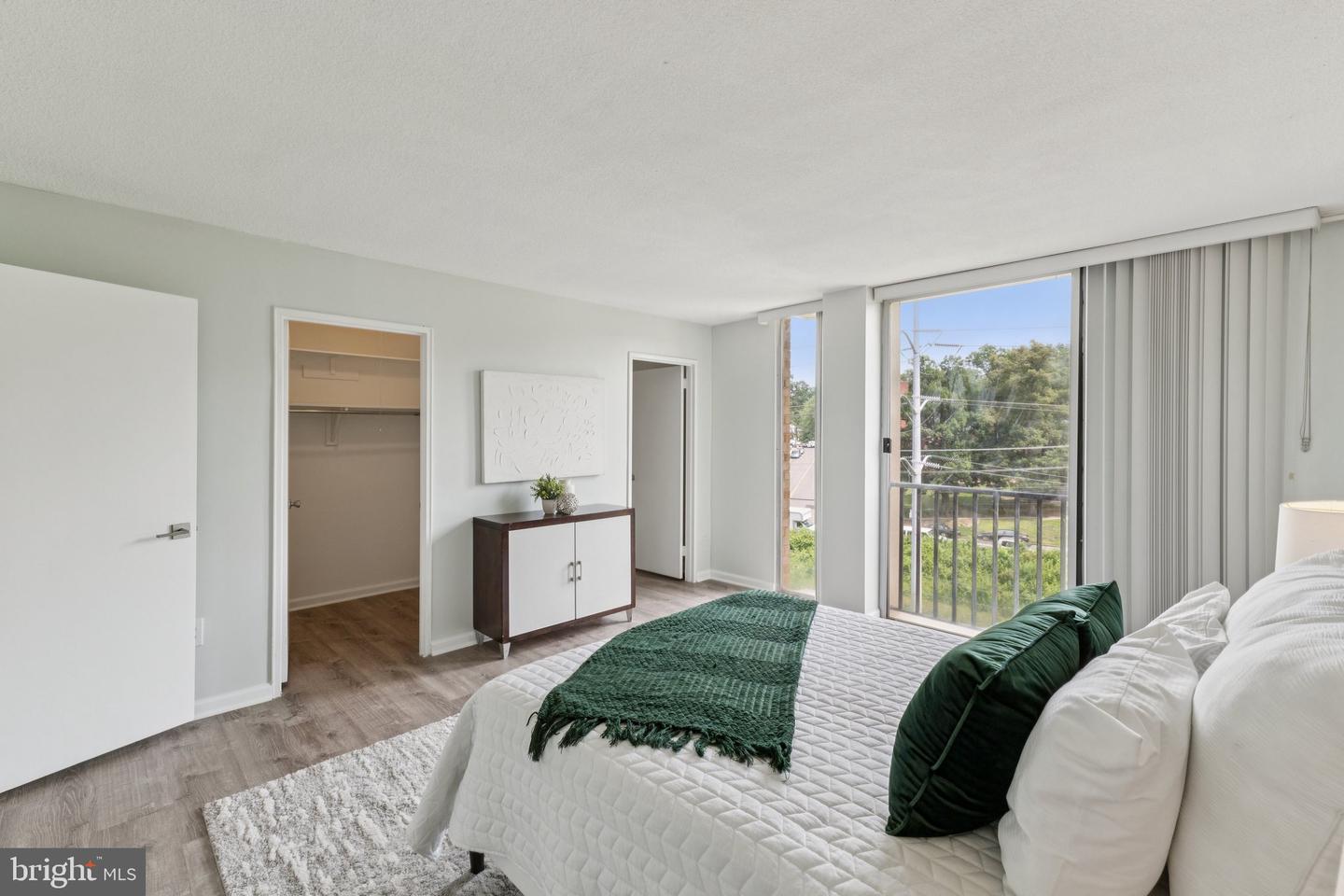 4600 S FOUR MILE RUN DR #526, ARLINGTON, Virginia 22204, 1 Bedroom Bedrooms, ,1 BathroomBathrooms,Residential,For sale,4600 S FOUR MILE RUN DR #526,VAAR2059208 MLS # VAAR2059208