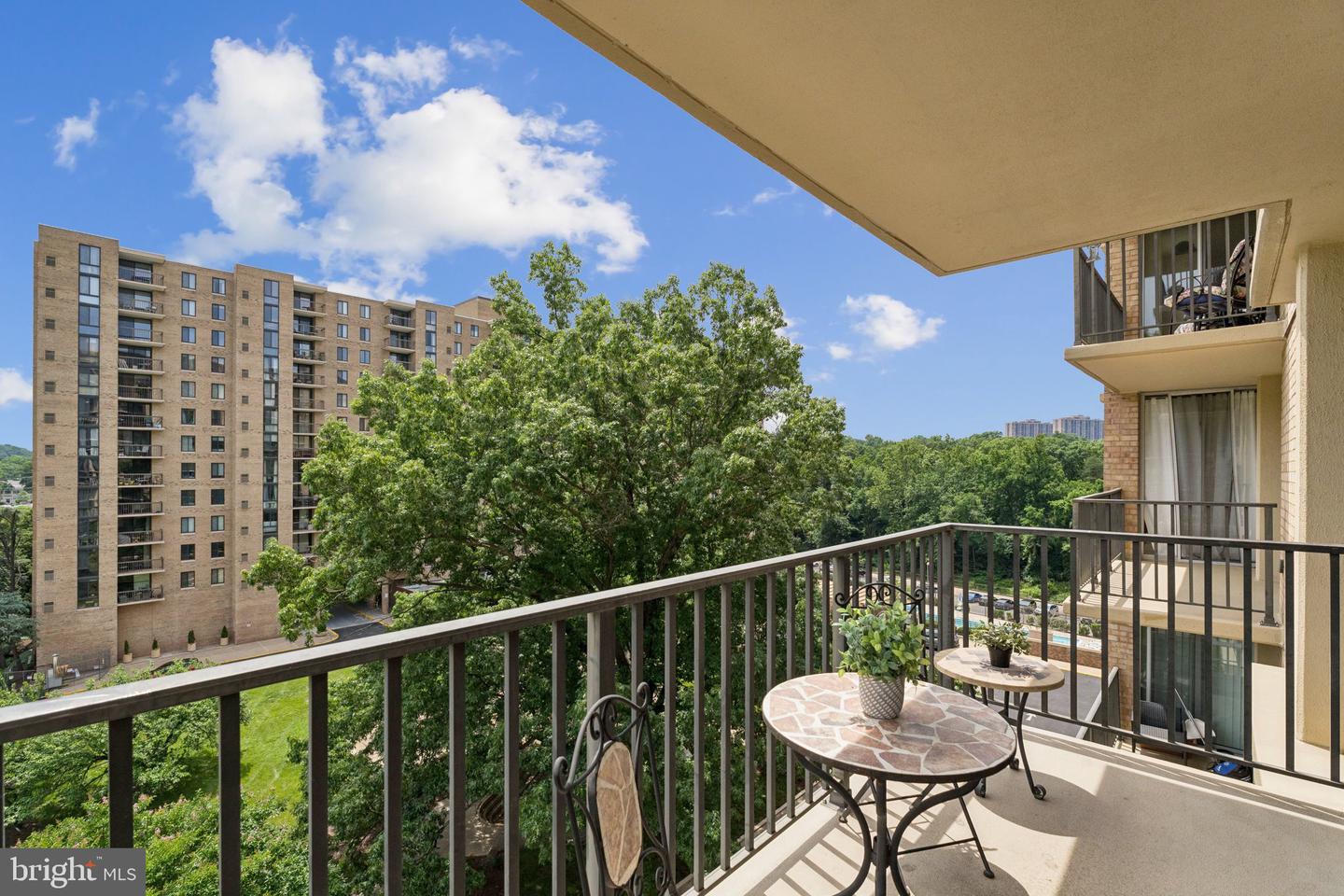4600 S FOUR MILE RUN DR #526, ARLINGTON, Virginia 22204, 1 Bedroom Bedrooms, ,1 BathroomBathrooms,Residential,For sale,4600 S FOUR MILE RUN DR #526,VAAR2059208 MLS # VAAR2059208