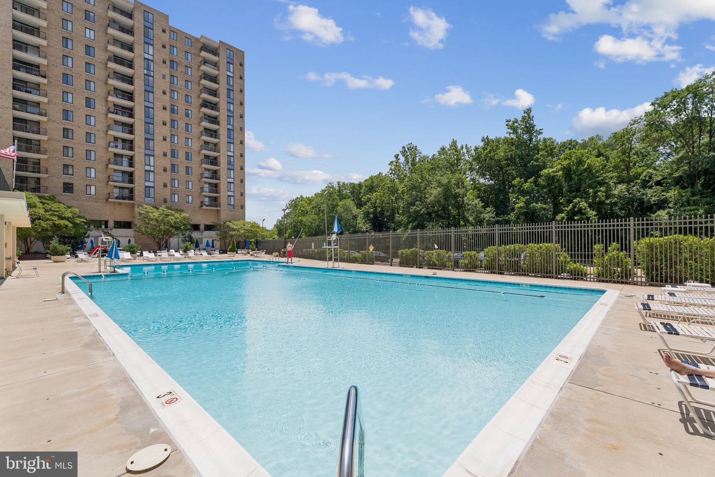 4600 S FOUR MILE RUN DR #526, ARLINGTON, Virginia 22204, 1 Bedroom Bedrooms, ,1 BathroomBathrooms,Residential,For sale,4600 S FOUR MILE RUN DR #526,VAAR2059208 MLS # VAAR2059208