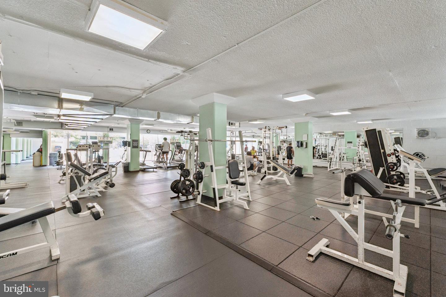4600 S FOUR MILE RUN DR #526, ARLINGTON, Virginia 22204, 1 Bedroom Bedrooms, ,1 BathroomBathrooms,Residential,For sale,4600 S FOUR MILE RUN DR #526,VAAR2059208 MLS # VAAR2059208