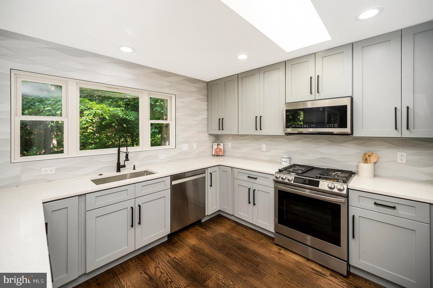 14906 LAUREL POINT LN, SPOTSYLVANIA, Virginia 22551, 4 Bedrooms Bedrooms, ,4 BathroomsBathrooms,Residential,For sale,14906 LAUREL POINT LN,VASP2033940 MLS # VASP2033940