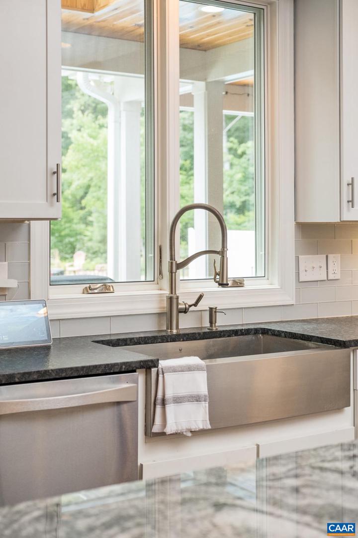 3288 HARDWARE RIVER RD, CHARLOTTESVILLE, Virginia 22903, 6 Bedrooms Bedrooms, ,4 BathroomsBathrooms,Residential,For sale,3288 HARDWARE RIVER RD,665702 MLS # 665702