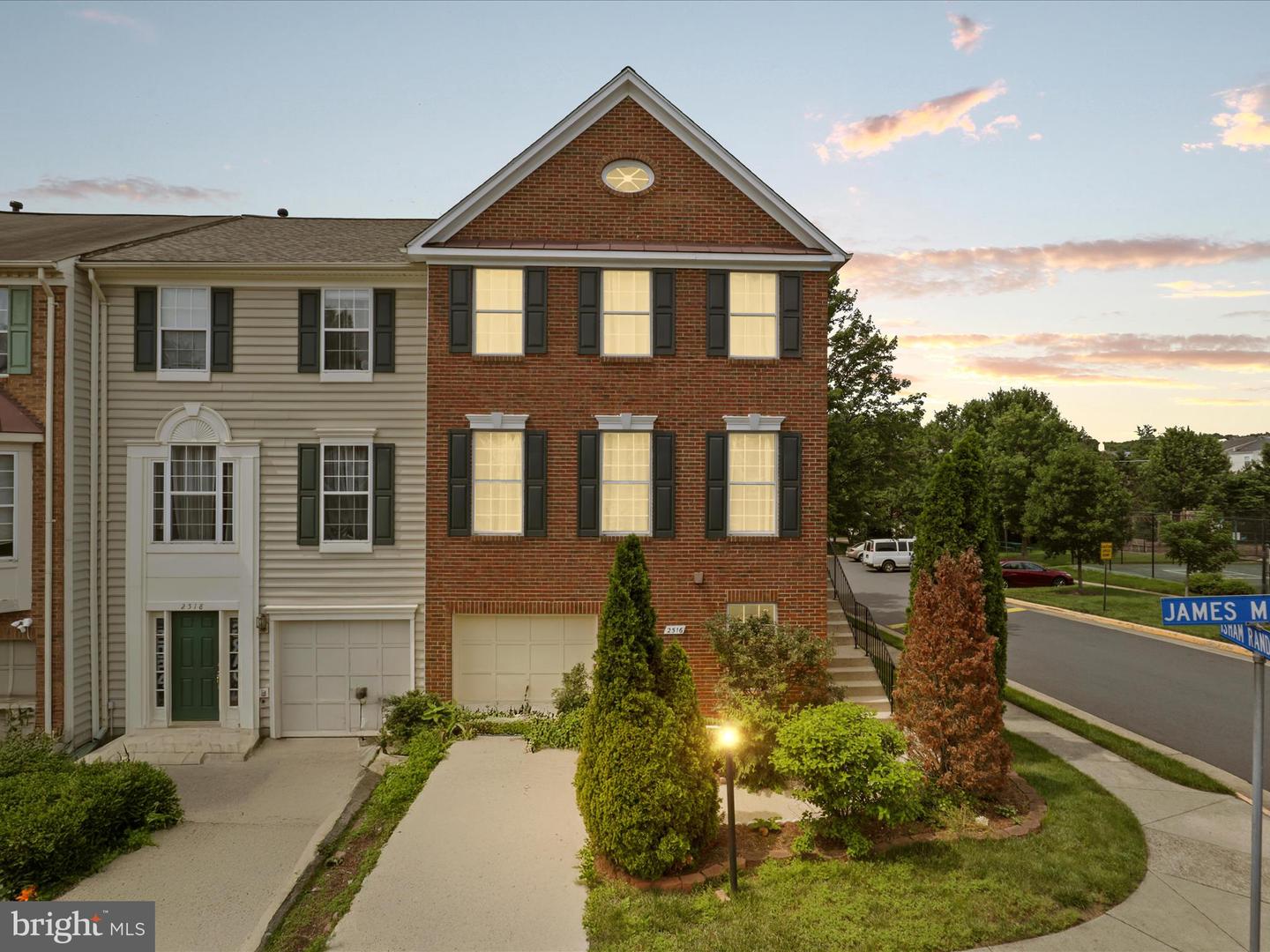 2516 JAMES MAURY DR, HERNDON, Virginia 20171, 3 Bedrooms Bedrooms, 3 Rooms Rooms,4 BathroomsBathrooms,Residential,For sale,2516 JAMES MAURY DR,VAFX2247298 MLS # VAFX2247298